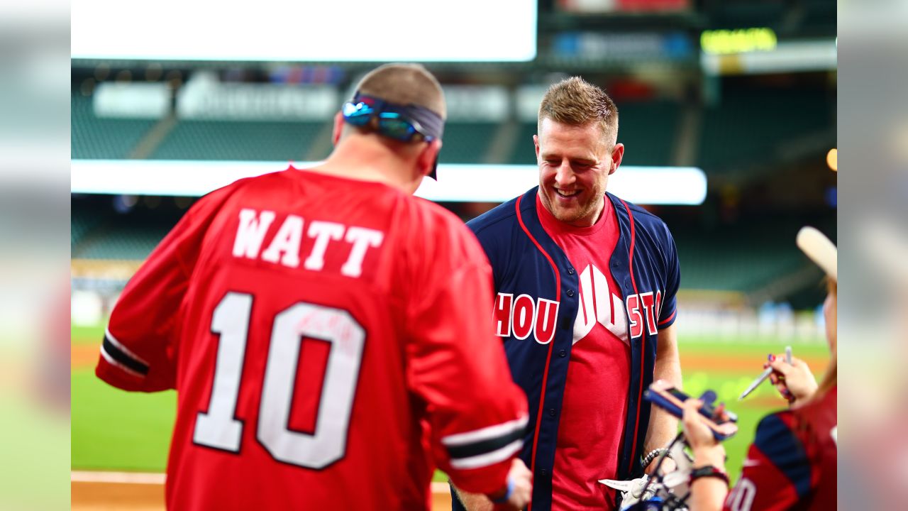 Texans' J.J. Watt, brothers produce 'Ultimate Tag' show for FOX