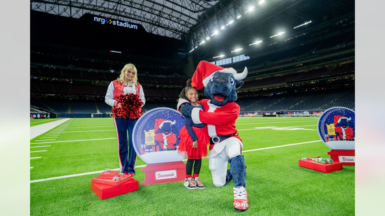 Houston Texans - Sign your kids up for the TORO's Kids Club pres. by Kroger  Holiday Party at Reliant Stadium this Wed., Dec. 18. Registration closes at  5 p.m. tomorrow & includes