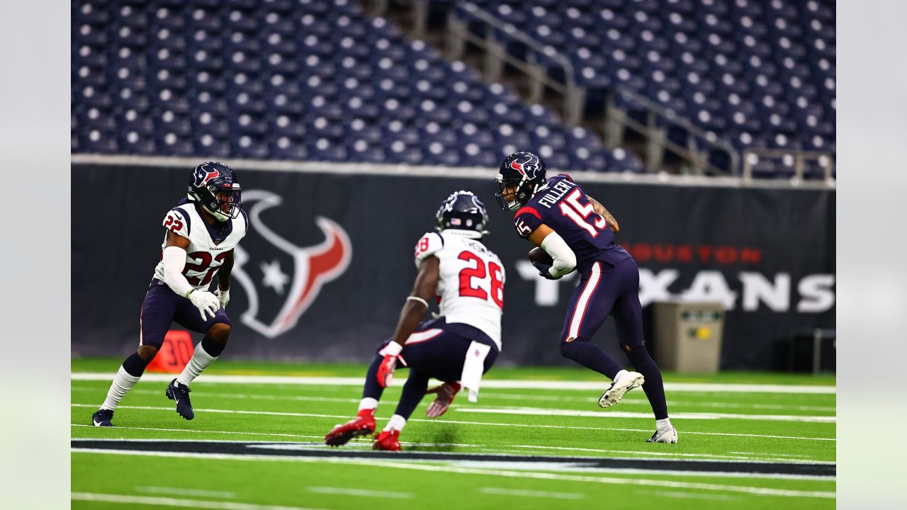 Photo: The Houston Texans Line up Against the Seattle Seahawks at the Line  of Scrimmage at Reliant Stadium in Houston - HOU2009121304 