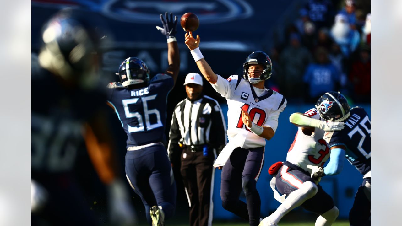 Texans Bring Some Holiday Cheer, Beat Titans 19-14