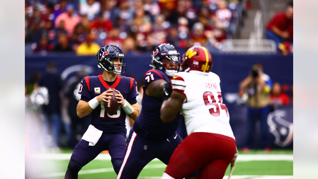 Houston Texans linebacker Christian Kirksey (58) looks to defend during an  NFL football game against the Cleveland Browns on Sunday, December 4, 2022,  in Houston. (AP Photo/Matt Patterson Stock Photo - Alamy