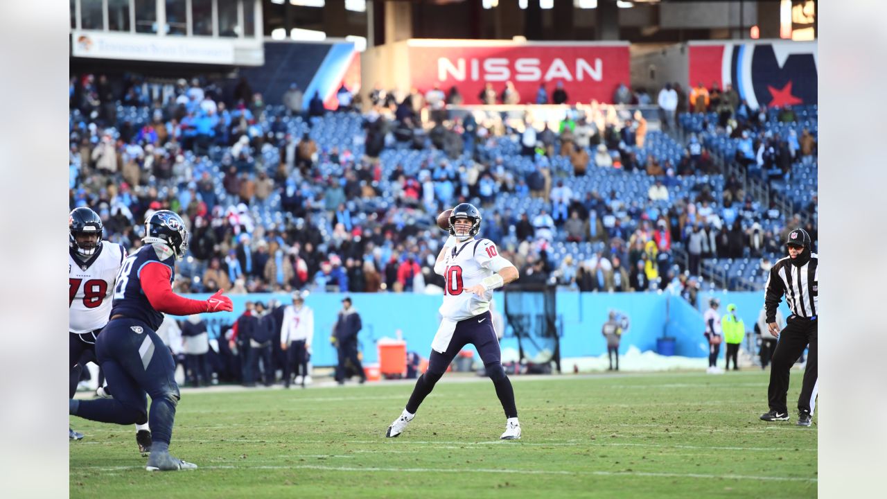 Texans Bring Some Holiday Cheer, Beat Titans 19-14