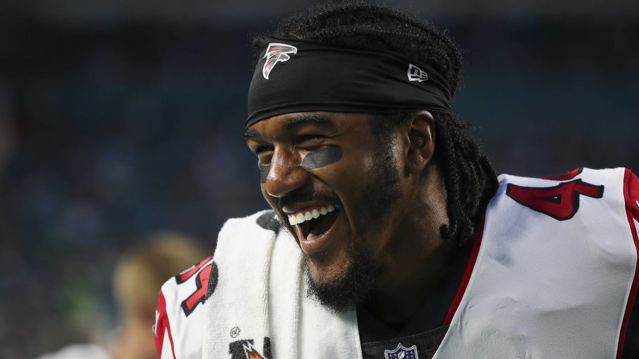 Tennessee Titans free-agent signing Vic Beasley finally reports