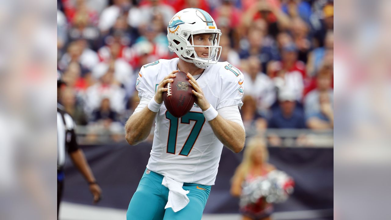 Foxborough, Massachusetts, USA. 30th Sep, 2018. Miami Dolphins wide  receiver Danny Amendola (80) misses a pass during the NFL game between the  New England Patriots and the Miami Dolphins held at Gillette