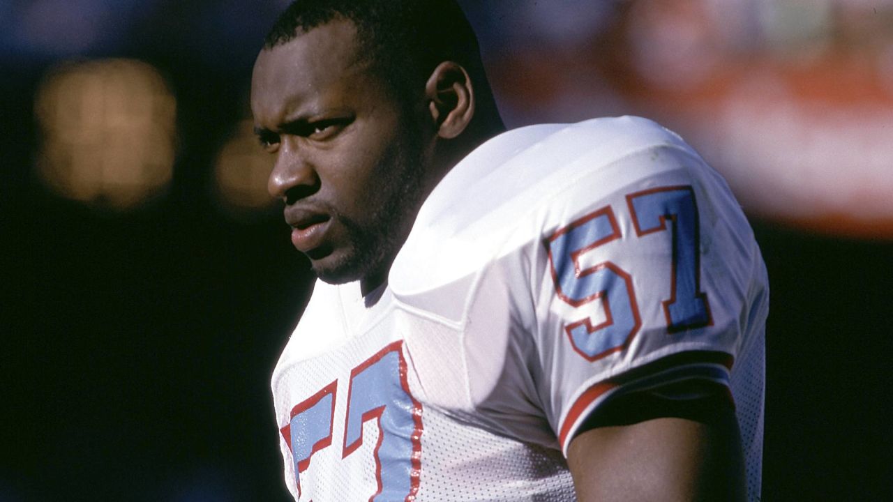 Lamar Lathon of the Houston Oilers in postion during a NFL