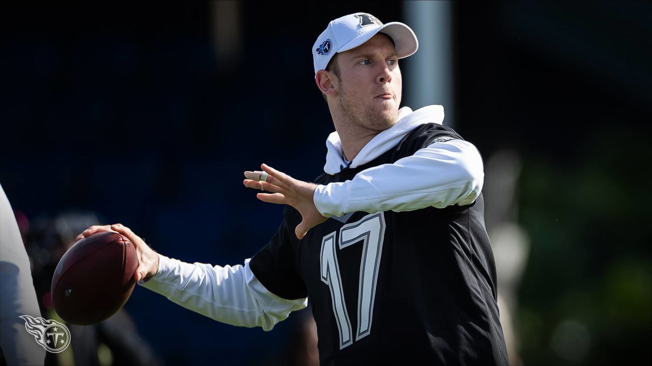 Ryan Tannehill reminds people he's a QB, not a babysitter