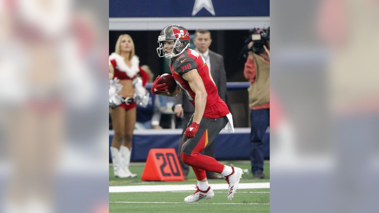 Texans add WR Adam Humphries, QB E.J. Perry