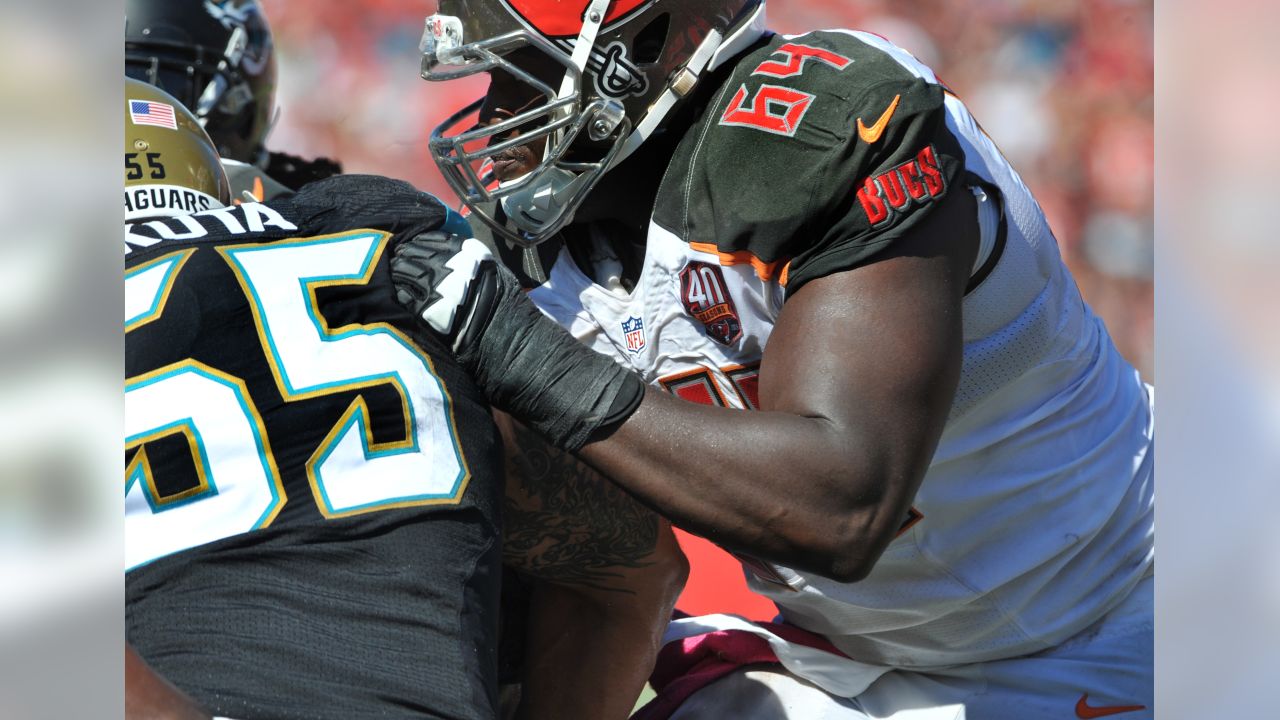 Report: Titans to sign Bucs guard Kevin Pamphile to one year