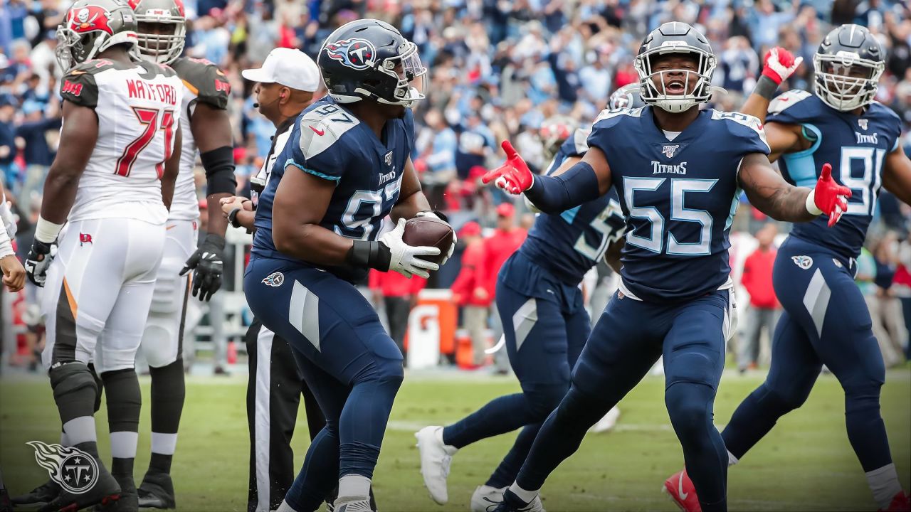 Tennessee Titans inside linebacker Jayon Brown (55) warms up during an NFL  football practice Thursday, June 3, 2021, in Nashville, Tenn. (AP  Photo/Mark Humphrey, Pool Stock Photo - Alamy