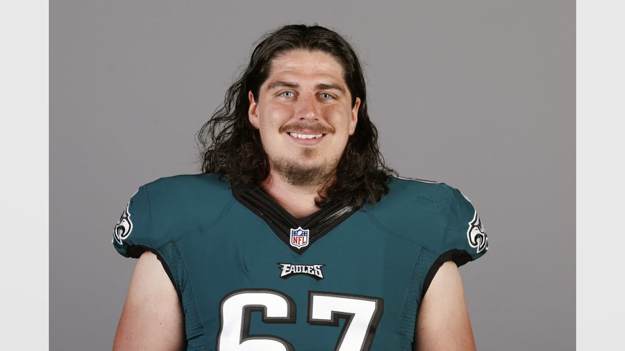 Eagles reunite with ex-Titans OL Dennis Kelly before training camp