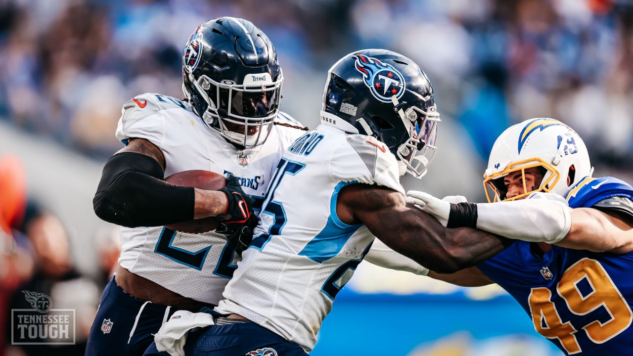 Nashville, United States. 17th Sep, 2023. September 17, 2023: Tennessee  Titans running back Tyjae Spears (32) runs the ball against the Los Angeles  Chargers during the second half of an NFL game