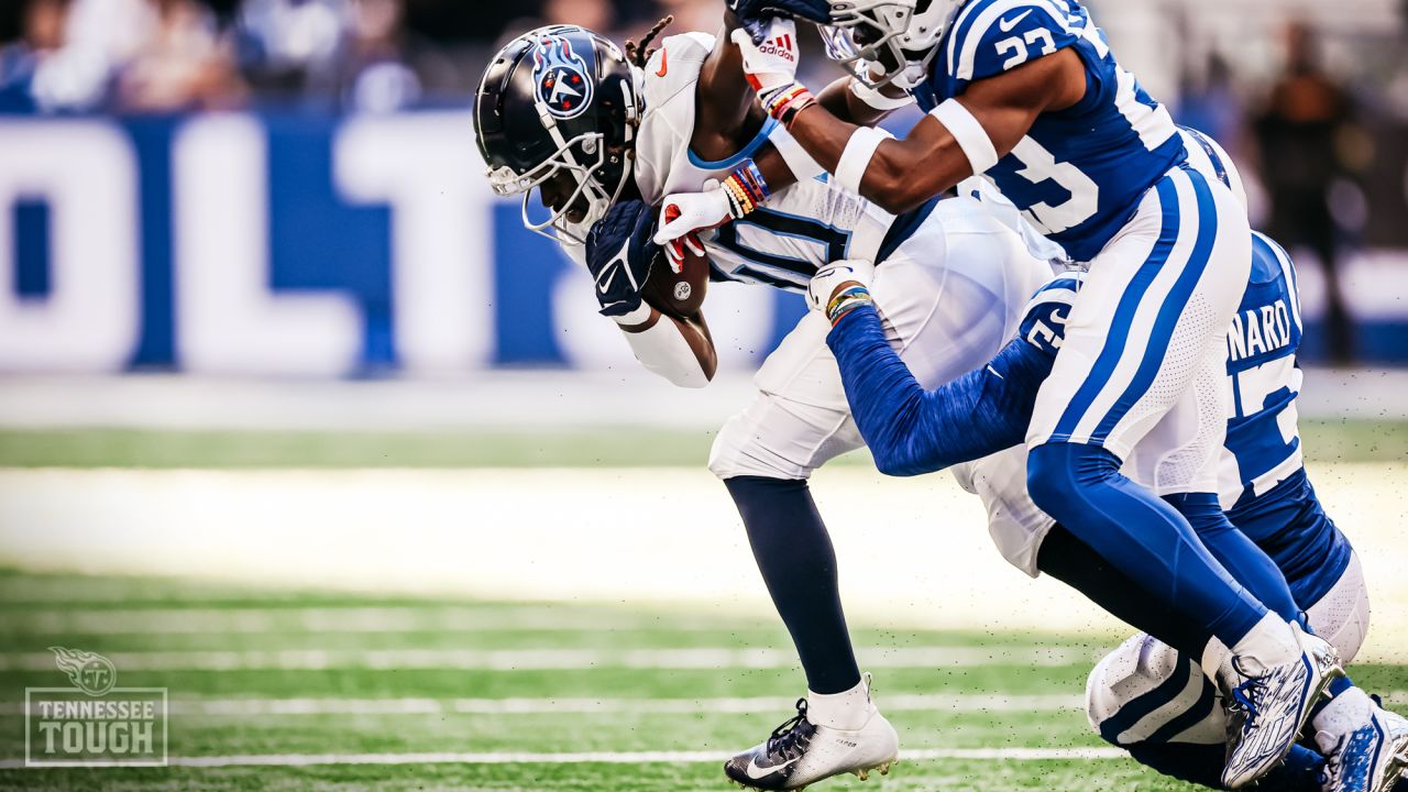 Titans clamp down, give Colts the boot 19-10