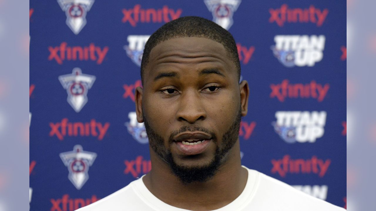 Titans: D'Andre Walker works with Mike Vrabel at rookie minicamp