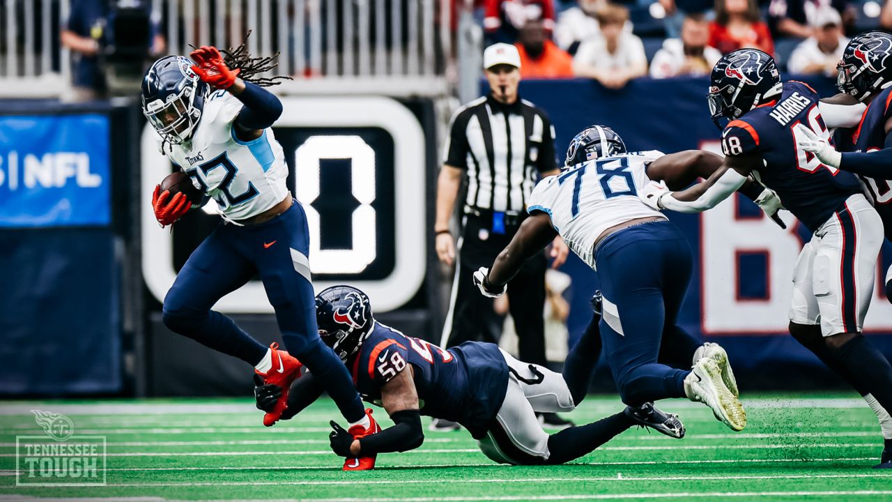 Derrick Henry bullies Texans for 219 yards, Titans win fifth straight