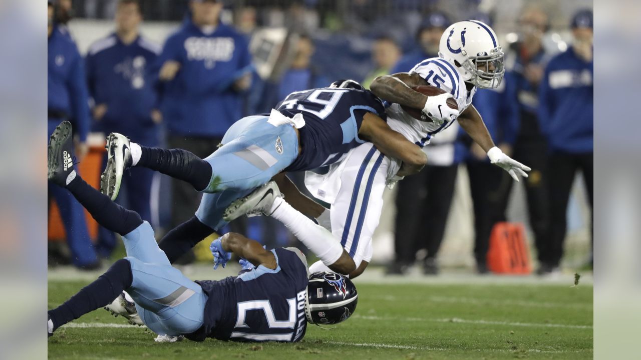 Tennessee Titans inside linebacker Wesley Woodyard (59) reacts