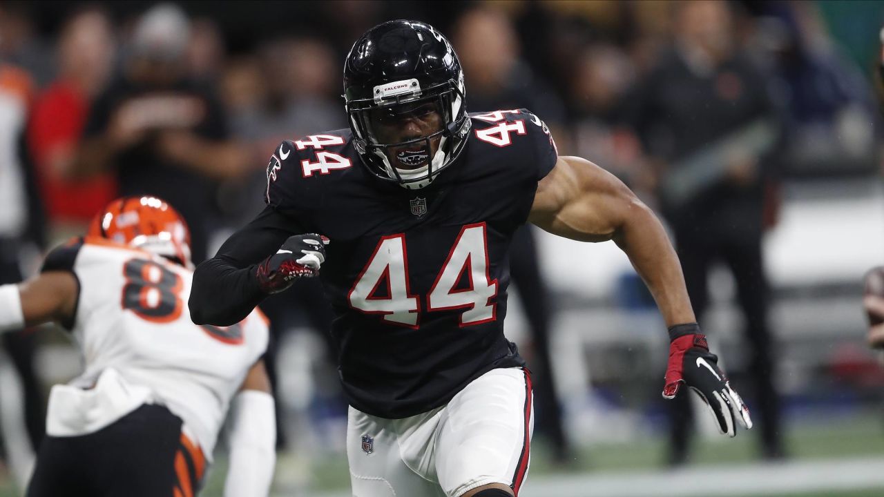 Titans Agree to Terms with Edge Rusher Vic Beasley