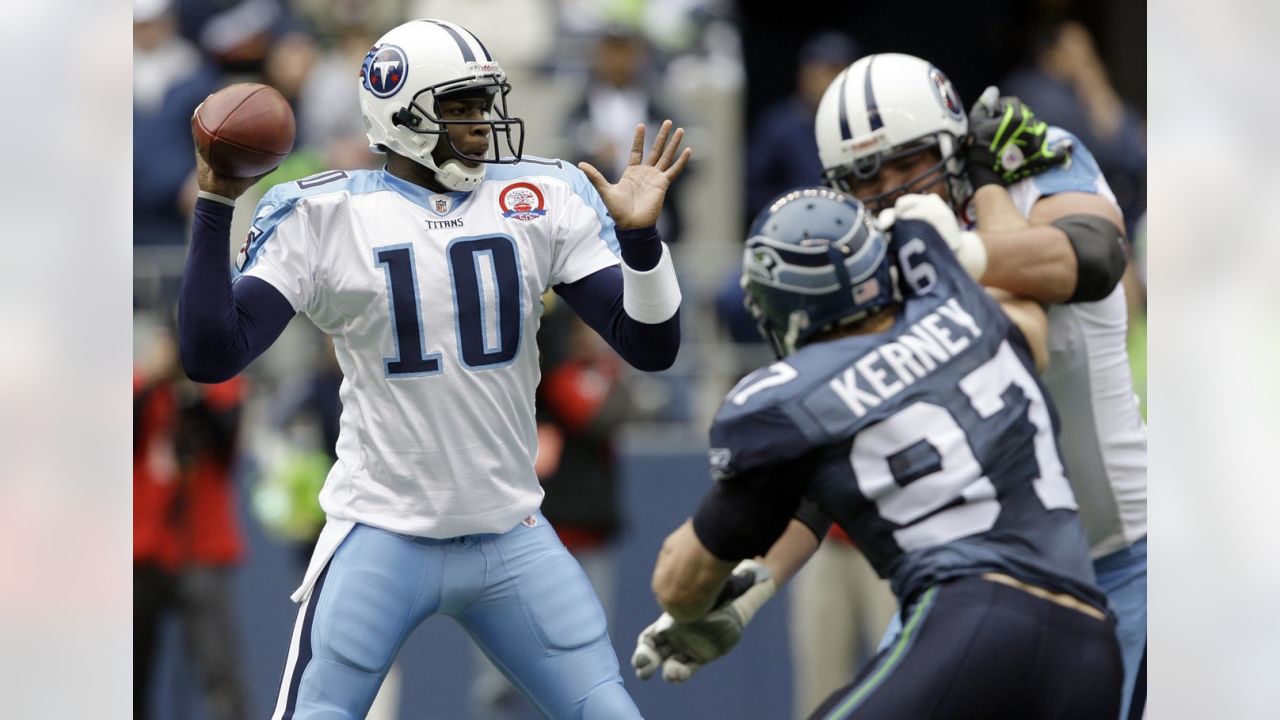 Derrick Henry in a Throwback Houston Oiler uniform with number 2 jersey  instead of 22. : r/Tennesseetitans