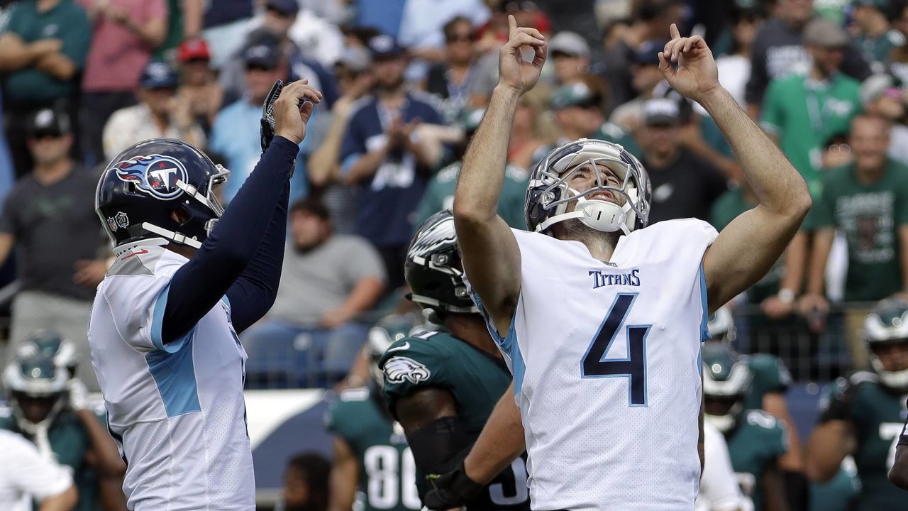 Tennessee Titans holder Brett Kern (6) signals good as kicker Ryan Succop  (4) smiles after Succop kicked a 50 yard field goal to go ahead of the San  Francisco 49ers with one