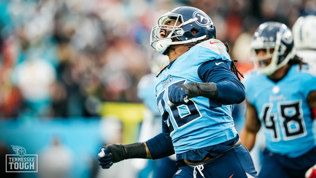 Titans clinch AFC South with 34-3 rout of Dolphins