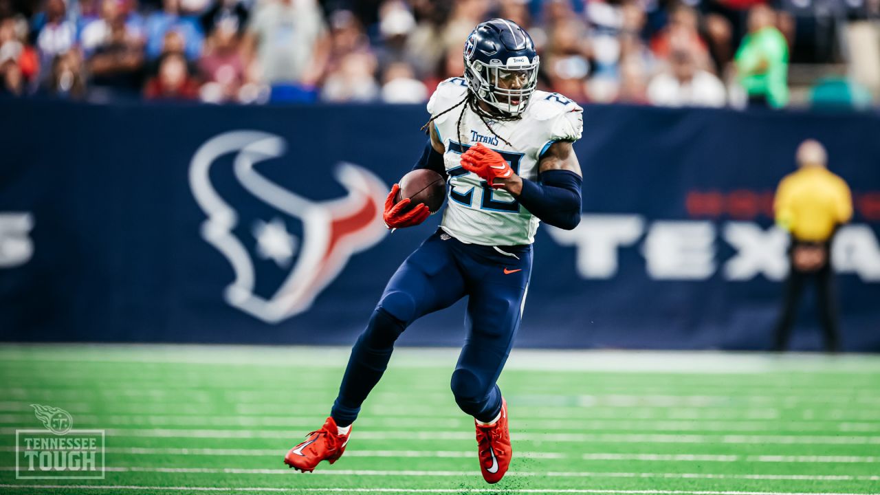 Derrick Henry, Tennessee Titans thump Texans in Malik Willis' debut