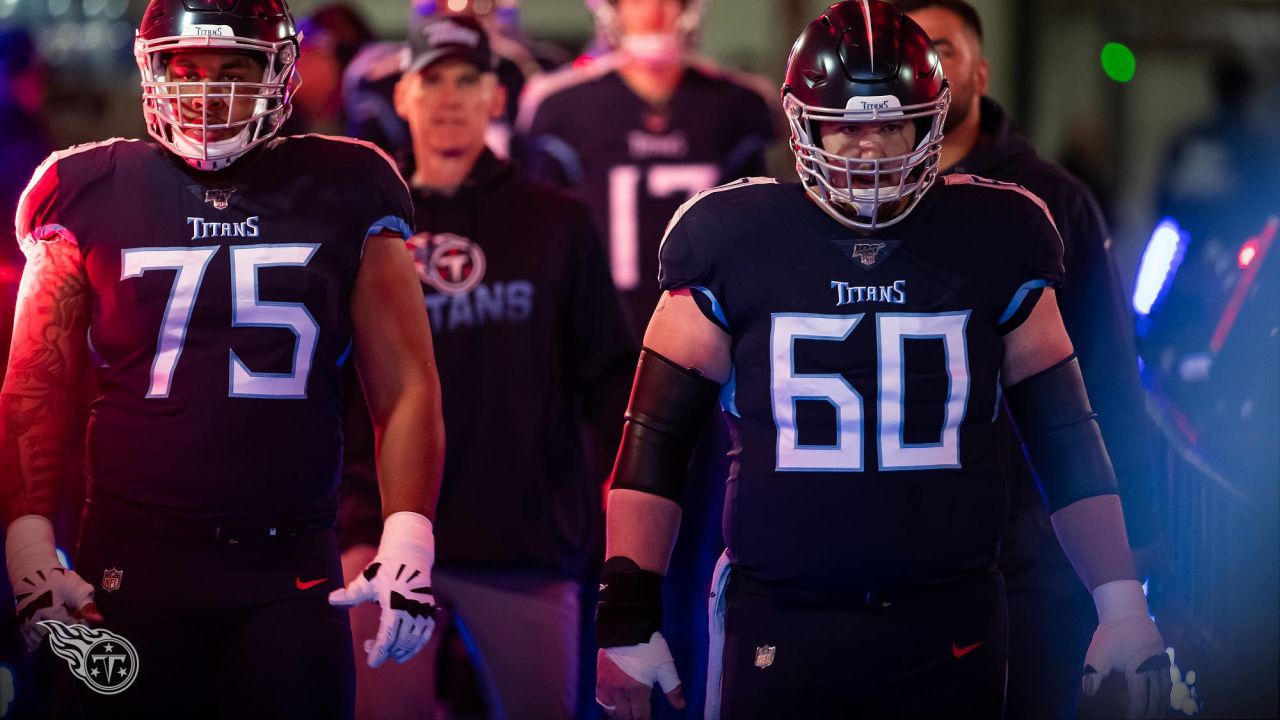 Tennessee Titans center Ben Jones (60) runs onto the field before