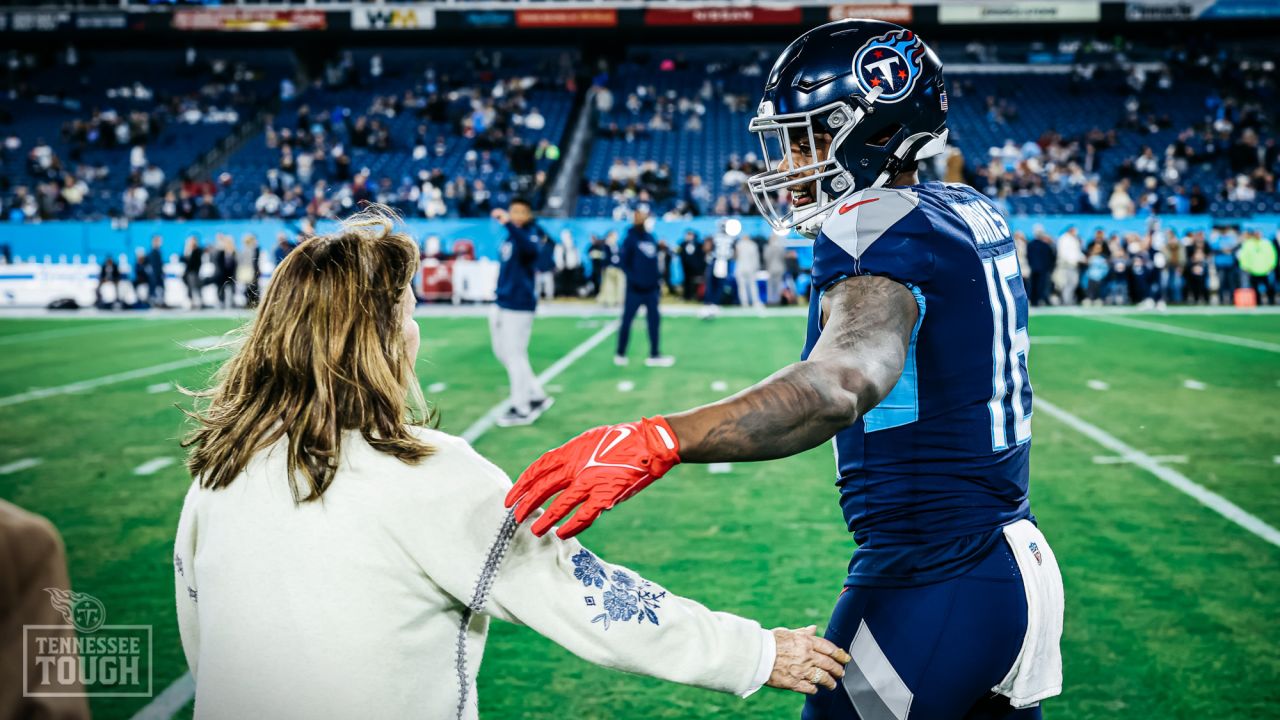 Tennessee Titans' Joshua Dobbs throws first career TD in tight Dallas  Cowboys game