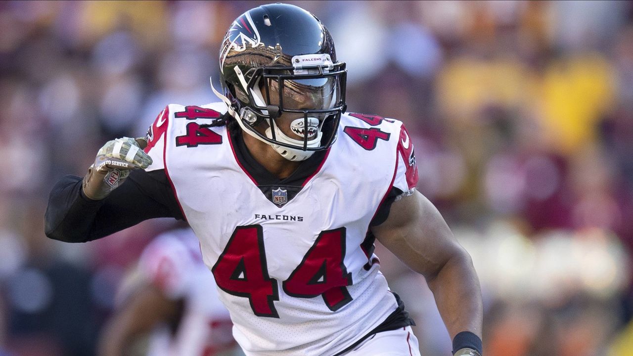 Free Agency Hype: Edge Rusher Vic Beasley Joins Titans 