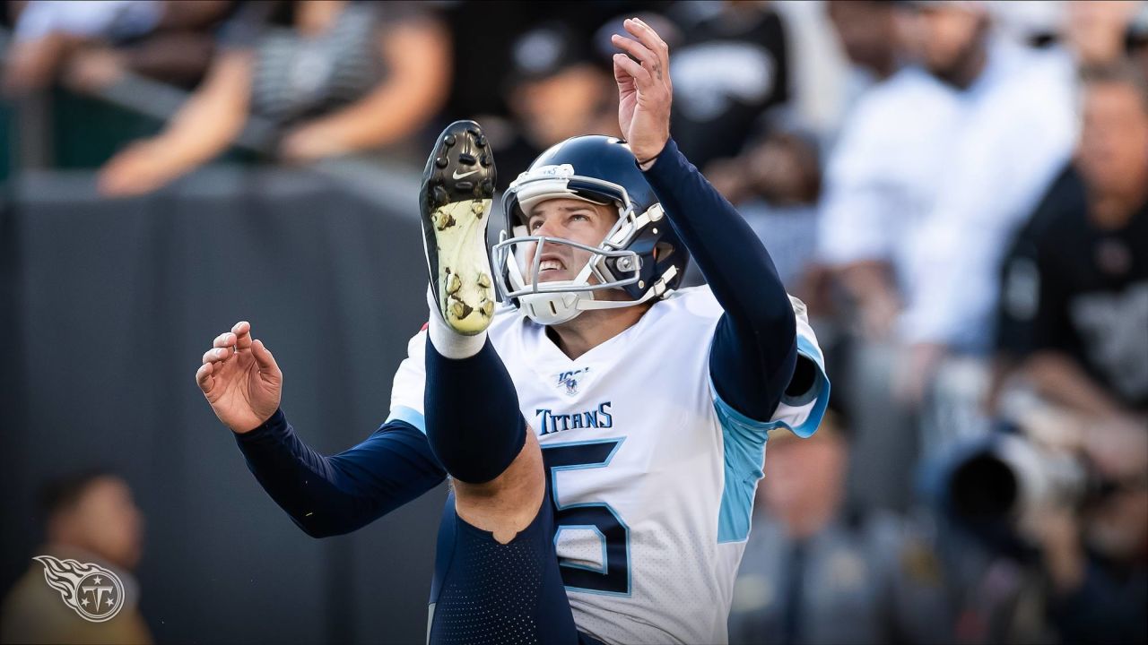 Tennessee Titans punter Brett Kern (6) warms up before a preseason NFL  football game against the Tampa Bay Buccaneers, Saturday, Aug. 21, 2021, in  Tampa, Fla. (AP Photo/Phelan M. Ebenhack Stock Photo - Alamy