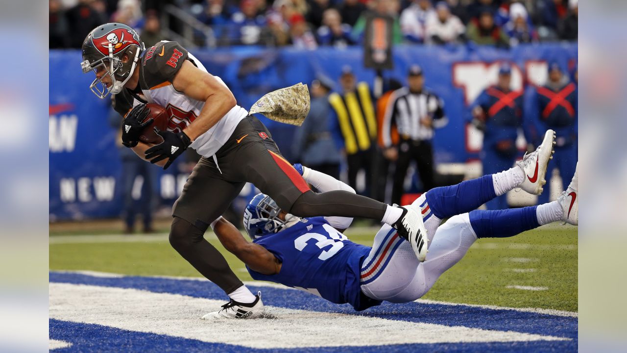 East Rutherford, New Jersey, USA. 31st Dec, 2017. New York Giants punt  returner Kalif Raymond (83) in the second during NFL action between the  Washington Redskins and the New York Giants at