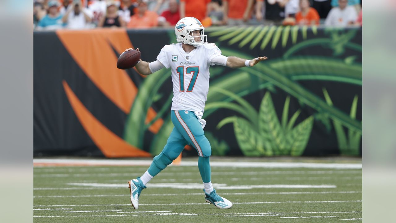 Miami Gardens, Florida, USA. 9th Dec, 2018. Miami Dolphins quarterback Ryan  Tannehill (17) in action during an NFL football game between the New  England Patriots and the Miami Dolphins at the Hard