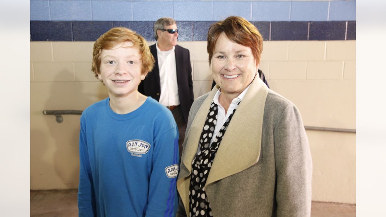 Titans owner Amy Adams Strunk shows up, mingles at tailgate before LA Rams  game