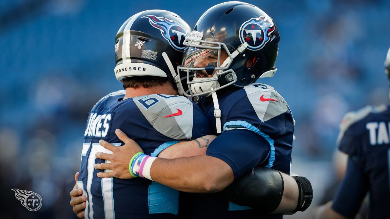 Tennessee Titans center Ben Jones prepares to snap the ball during