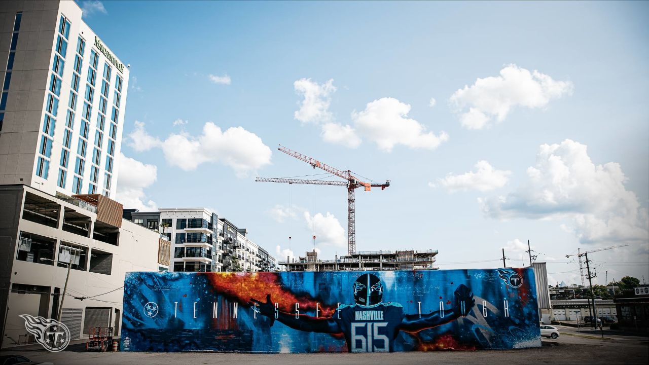 Time lapse of Titans-inspired mural in downtown Nashville 