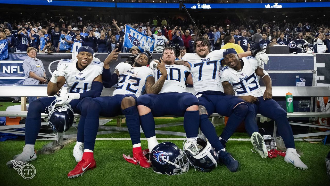 Tennessee Titans Derrick Henry (22) stands for the National Anthem