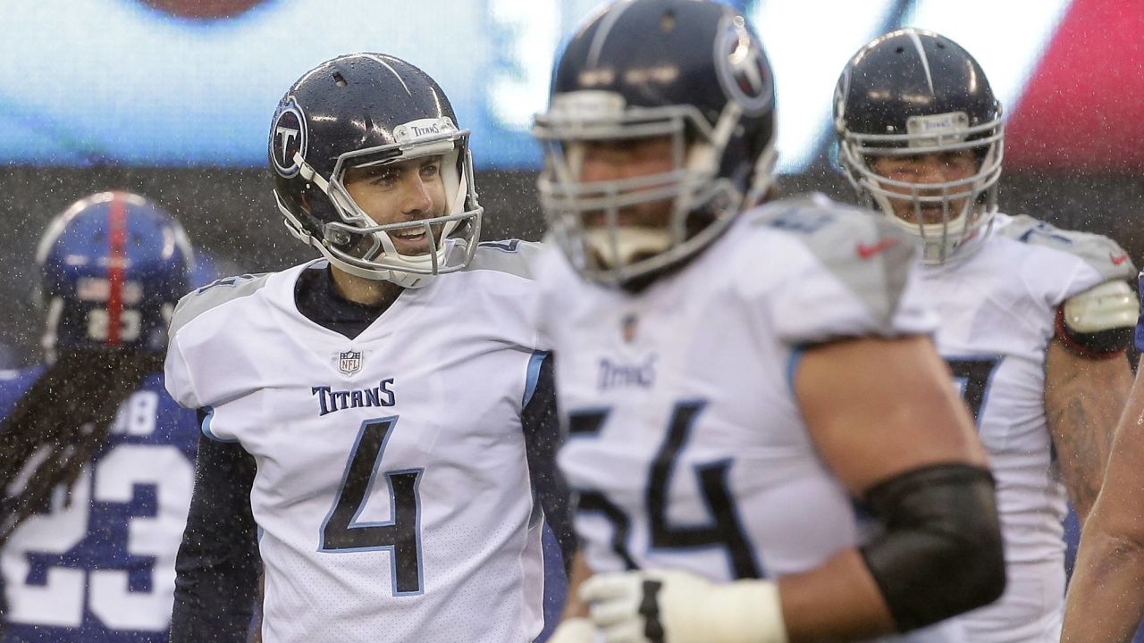 Tennessee Titans holder Brett Kern (6) signals good as kicker Ryan Succop  (4) smiles after Succop kicked a 50 yard field goal to go ahead of the San  Francisco 49ers with one