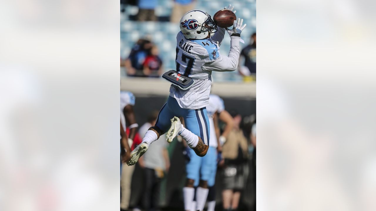 Marcus Mariota of Tennessee Titans suffers fractured fibula in