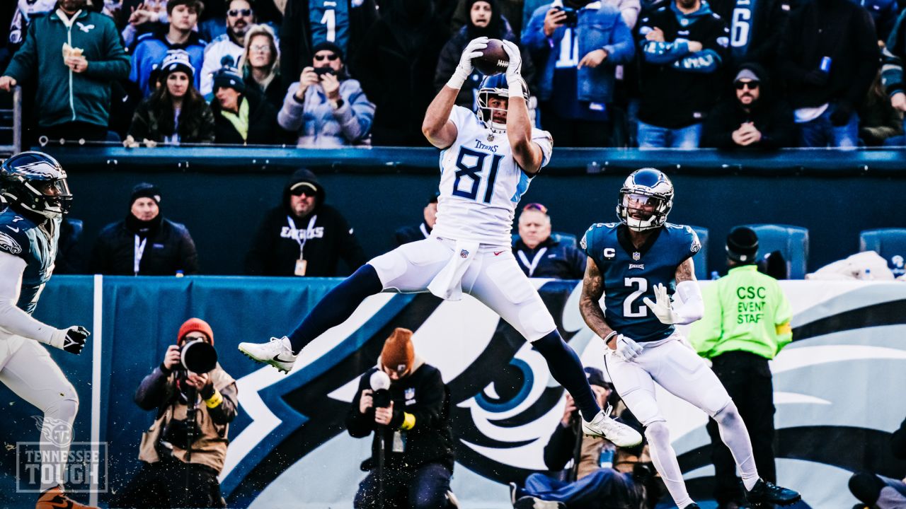 Fans go crazy for Tennessee Titans' Derrick Henry in pregame warmups