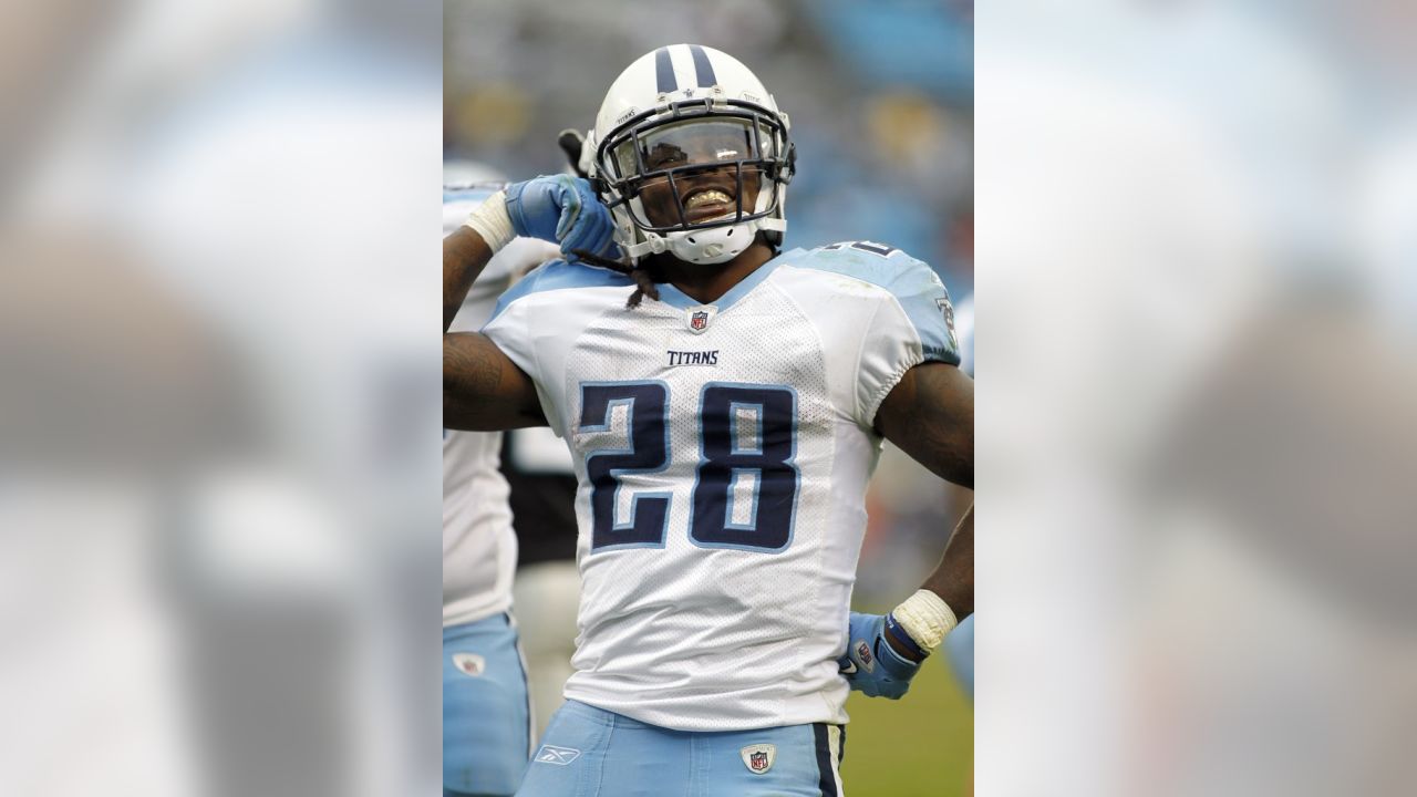 Chris Johnson explodes as Titans outlast Rams 28-21