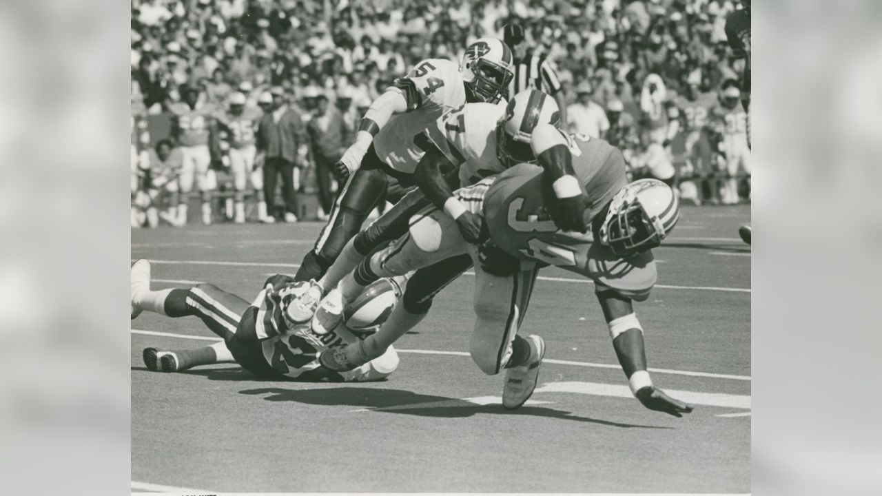 Oilers Great Earl Campbell Pays Visit to Tennessee – and Delivers a Message  to the Titans