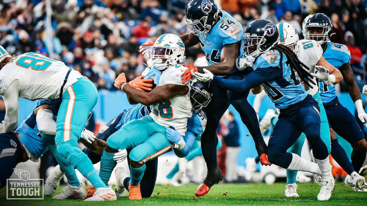 Titans clinch AFC South with 34-3 rout of Dolphins