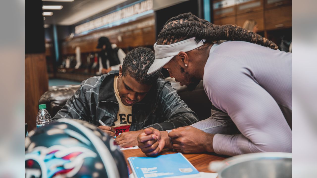 King Gives Bling: Titans RB Derrick Henry Rewards His Offensive Linemen  With Rolex Watches