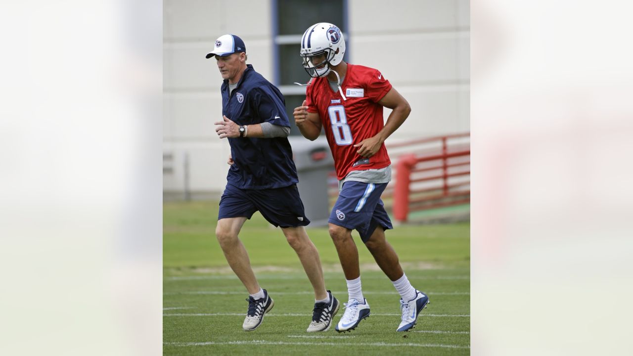 Mariota takes field for 1st time with Titans at rookie camp