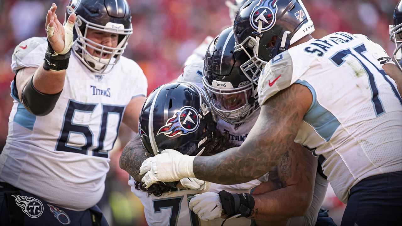 Nashville TN, USA. 20th Oct, 2019. USA Tennessee Titans offensive tackle  Taylor Lewan (77) celebrates with Tennessee Titans center Ben Jones (60) on  the win during a game between the Los Angeles