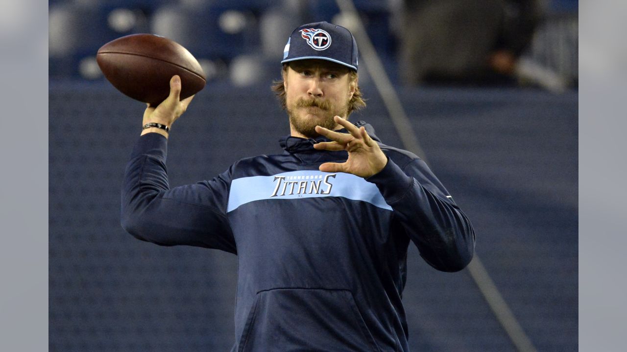 Indianapolis Colts warm up for the Tennessee Titans