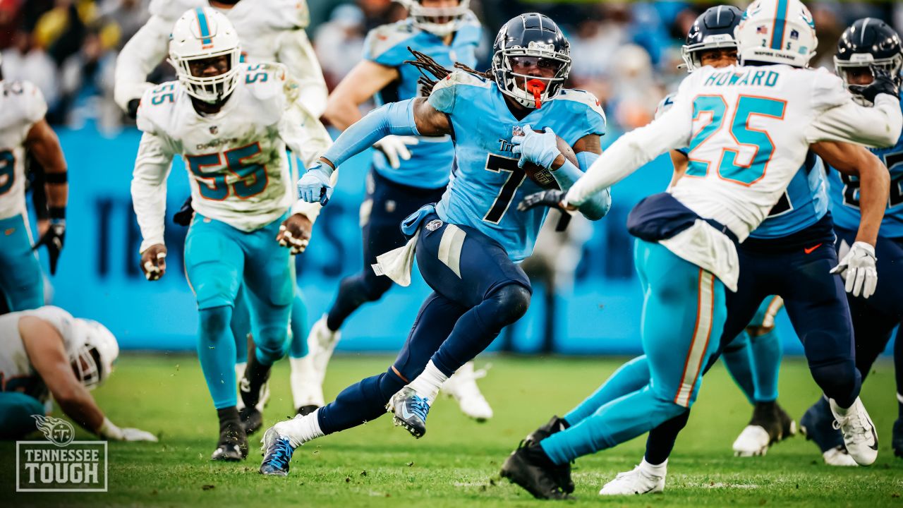 Titans clinch AFC South with 34-3 rout of Dolphins