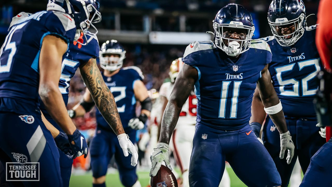 Merry Christmas: Titans Rally for 20-17 Win Over 49ers