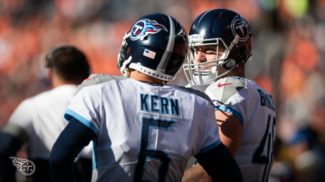 Tennessee Titans punter Brett Kern (6) warms up before a preseason NFL  football game against the Tampa Bay Buccaneers, Saturday, Aug. 21, 2021, in  Tampa, Fla. (AP Photo/Phelan M. Ebenhack Stock Photo - Alamy