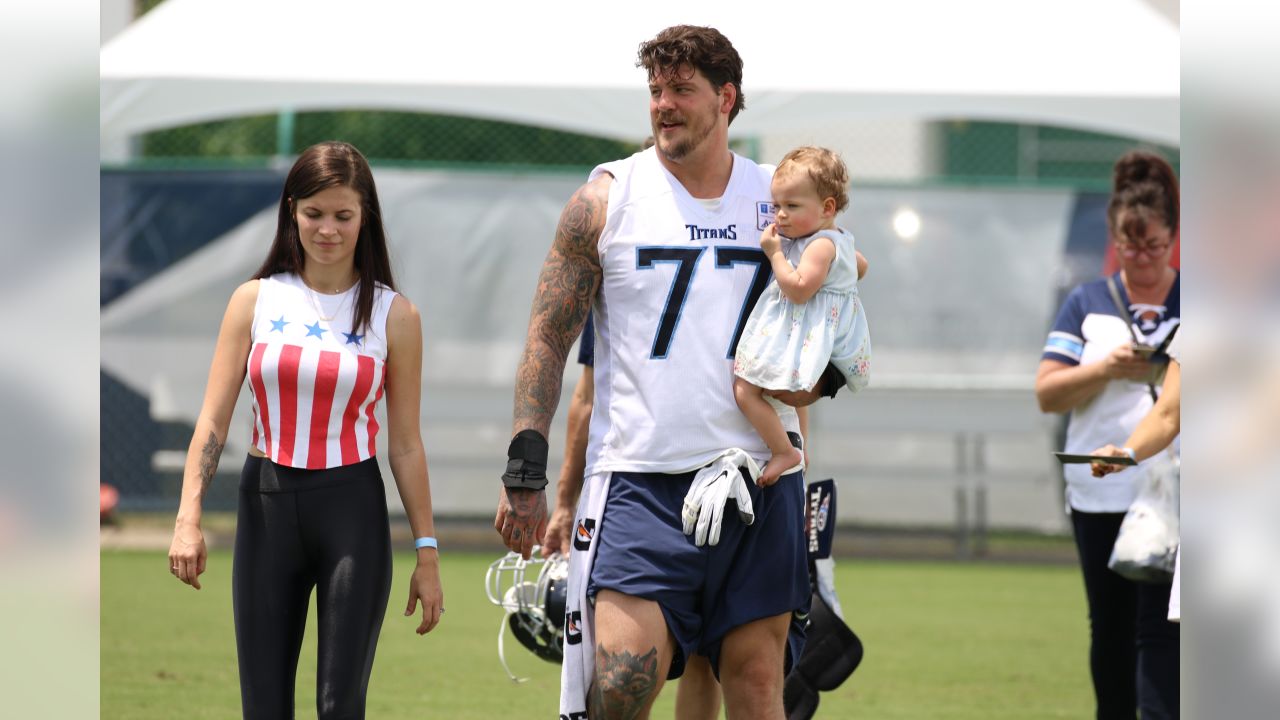 Titans and Taylor Lewan swapped contract proposals Tuesday