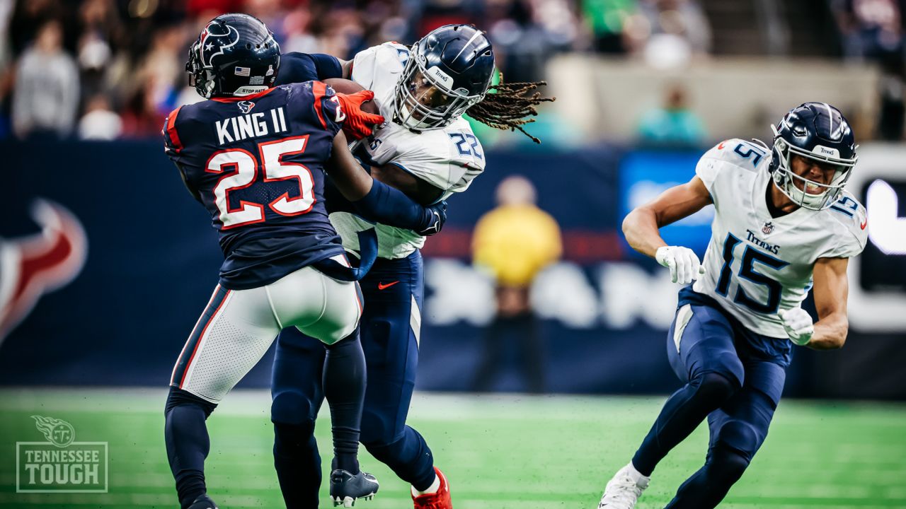 Derrick Henry bullies Texans for 219 yards, Titans win fifth straight