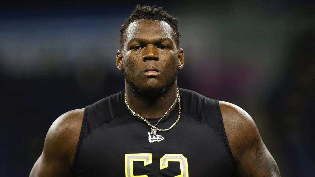 Titans Select Georgia Tackle Isaiah Wilson in First Round of the NFL Draft